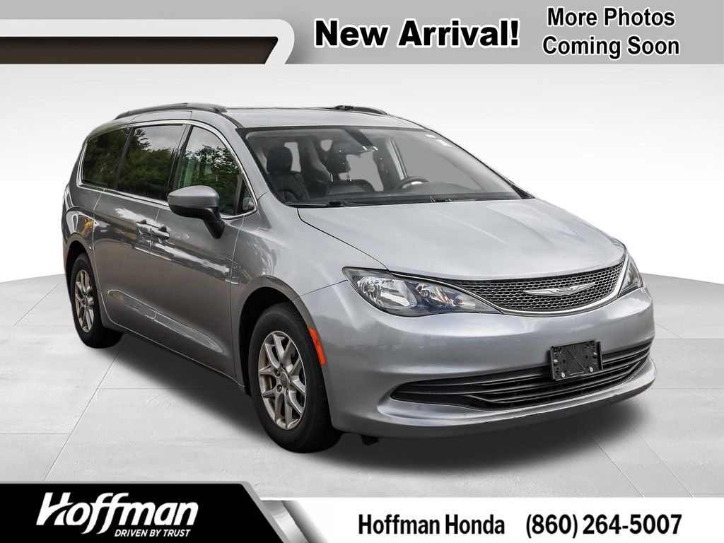 2020 Chrysler Voyager LXI's photo