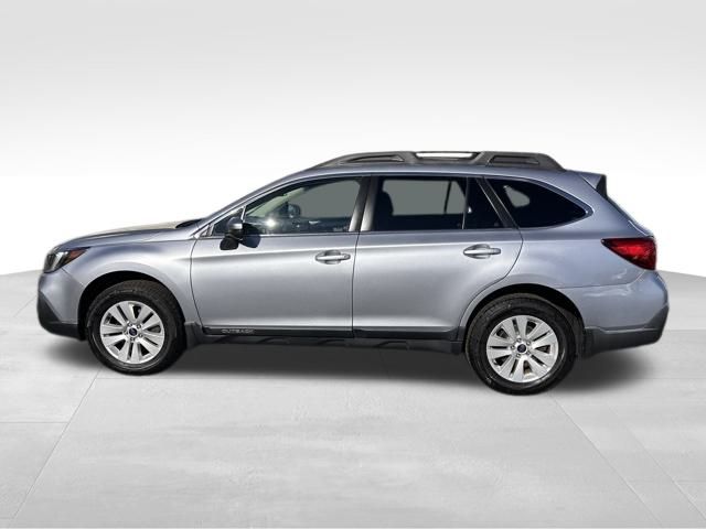2018 Subaru Outback Premium photo 2