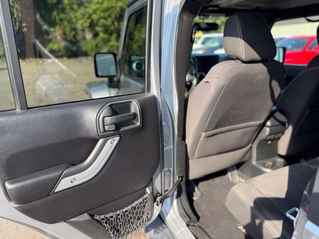 2016 Jeep Wrangler Unlimited Sahara - Photo 12