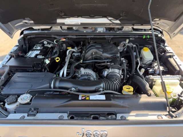 2016 Jeep Wrangler Unlimited Sahara - Photo 13