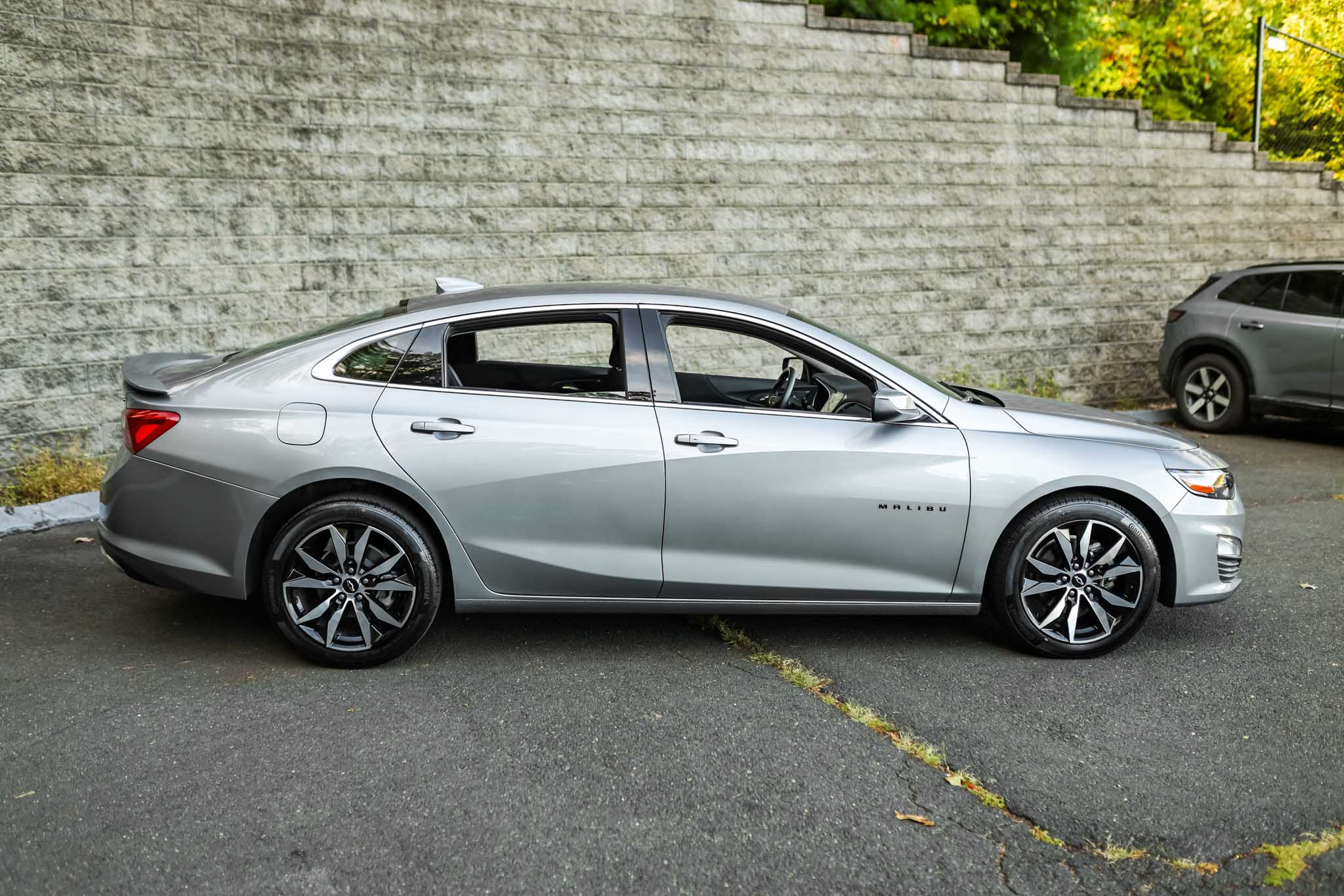 2025 Chevrolet Malibu RS photo 2