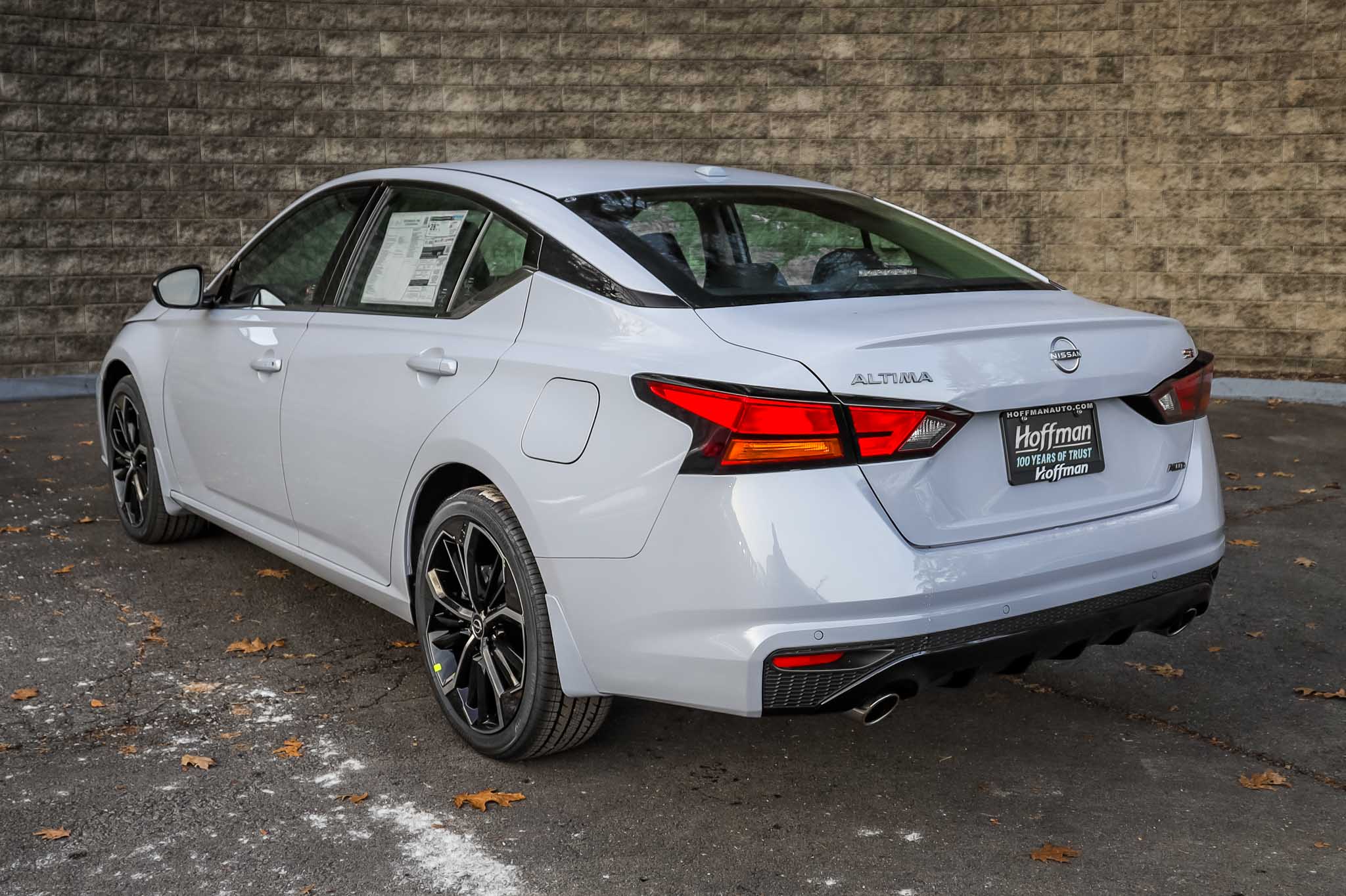 2025 Nissan Altima SR photo 4
