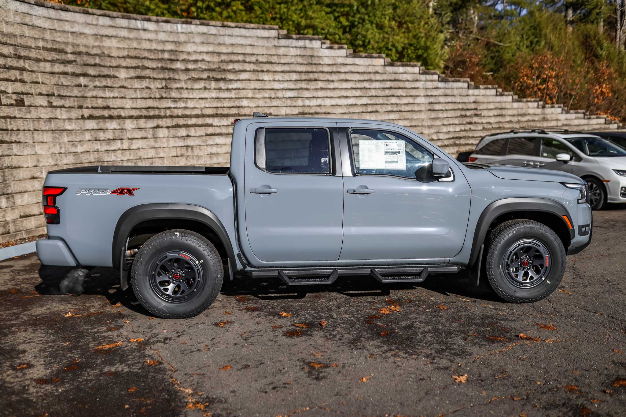 2025 Nissan Frontier PRO-4X photo 2