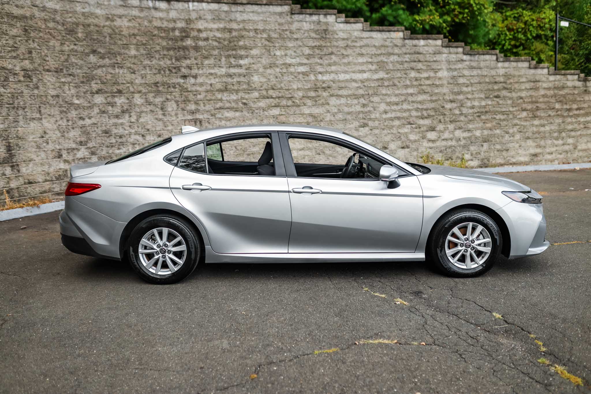 2025 Toyota Camry LE photo 3