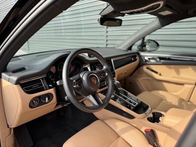 2025 Porsche Macan photo 4