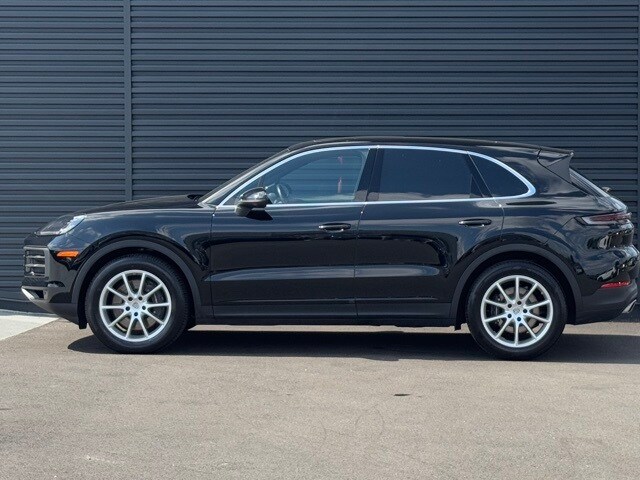 2024 Porsche Cayenne photo 2