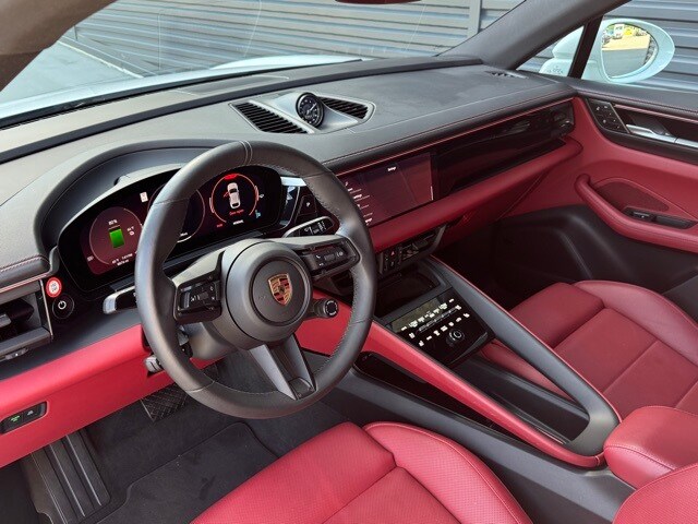 2025 Porsche Macan Electric photo 4