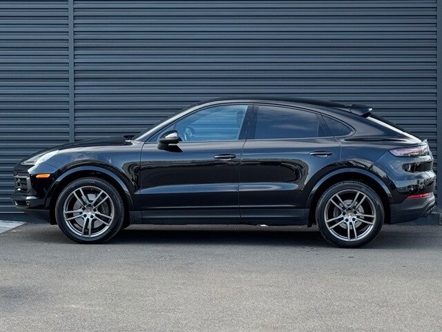 2022 Porsche Cayenne Coupe photo 2