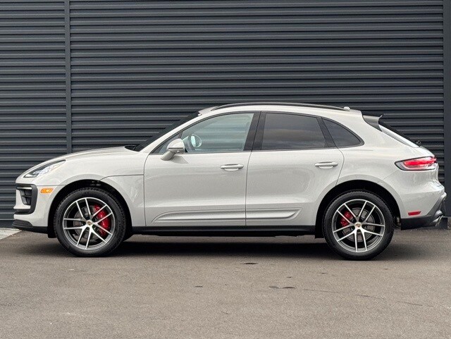 2026 Porsche Macan S photo 2