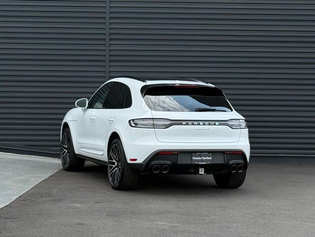 2025 Porsche Macan S photo 3