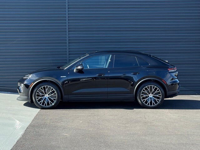 2025 Porsche Macan Electric 4 photo 2