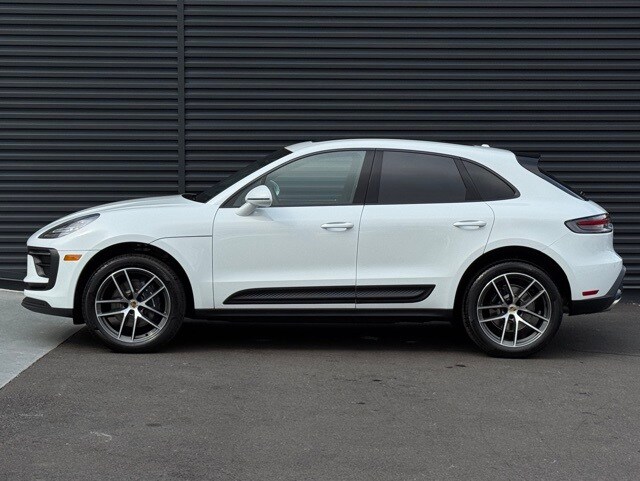 2026 Porsche Macan T photo 2