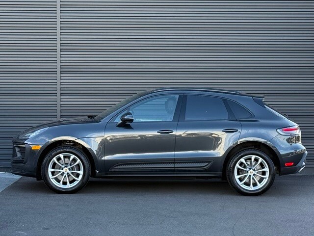 2025 Porsche Macan T photo 2