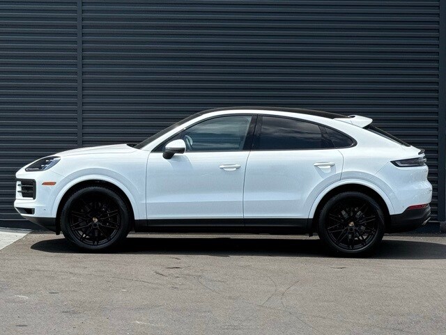 2025 Porsche Cayenne Coupe photo 2