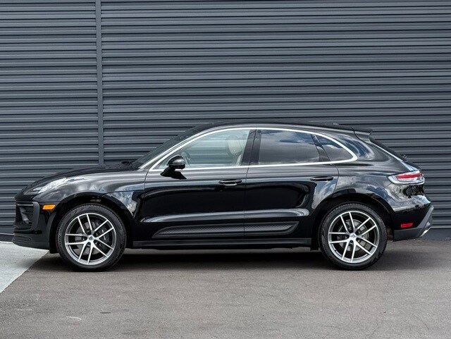 2025 Porsche Macan photo 2