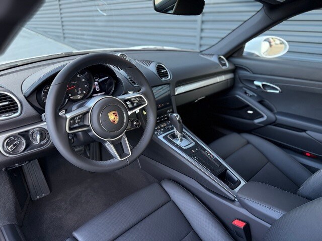 2025 Porsche Cayman Base S photo 4