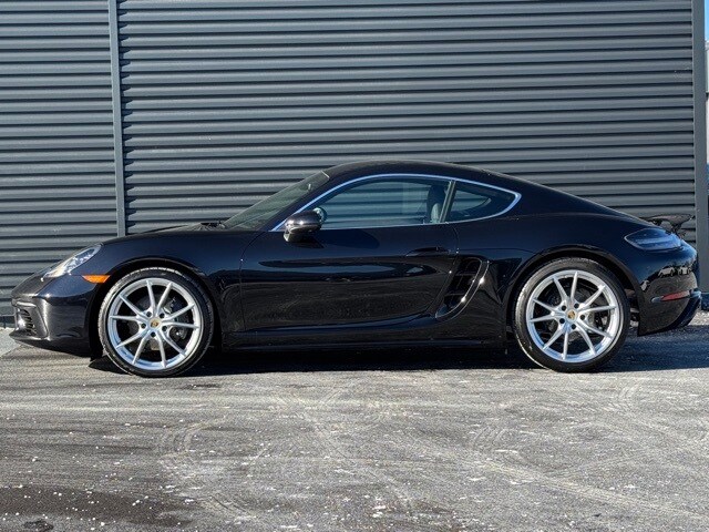 2025 Porsche Cayman photo 2