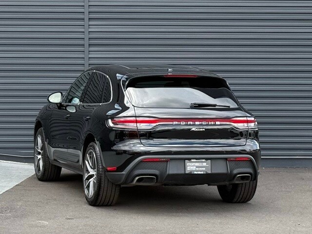 2025 Porsche Macan photo 3
