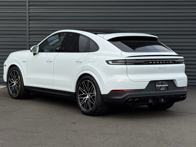 2026 Porsche Cayenne E-Hybrid Coupe photo 3