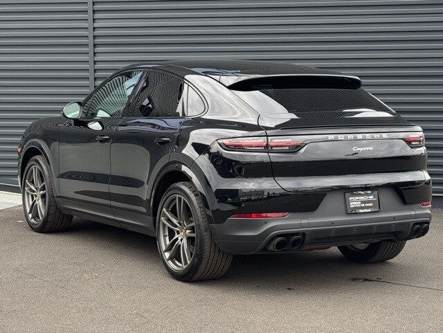 2022 Porsche Cayenne Coupe photo 3