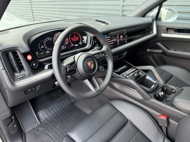 2025 Porsche Cayenne photo 4