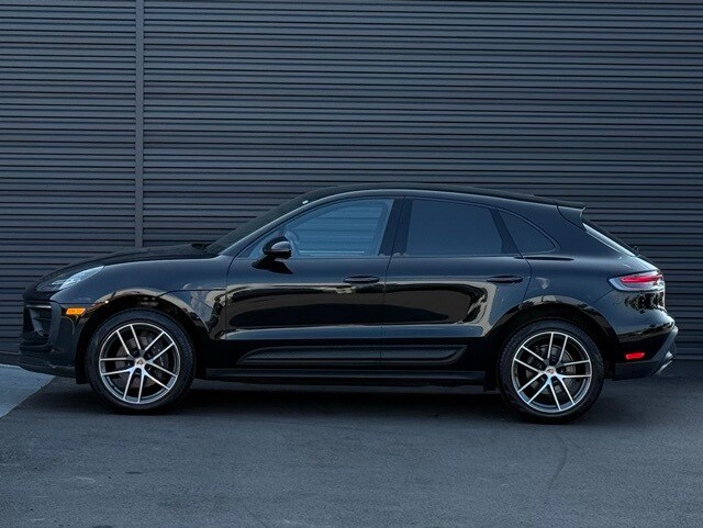 2025 Porsche Macan T photo 2