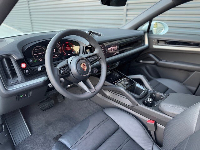 2026 Porsche Cayenne Coupe photo 4