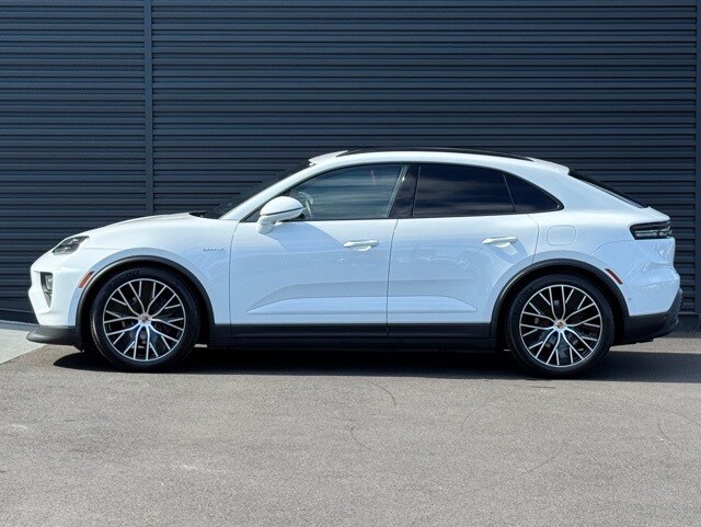 2025 Porsche Macan Electric photo 2