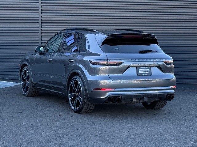 2023 Porsche Cayenne Turbo photo 3