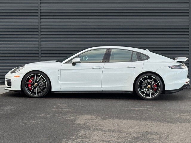 2023 Porsche Panamera GTS photo 2