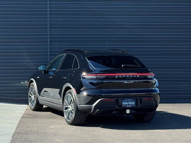 2025 Porsche Macan Electric 4 photo 3
