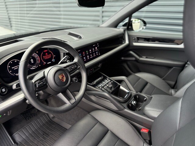 2025 Porsche Cayenne photo 4
