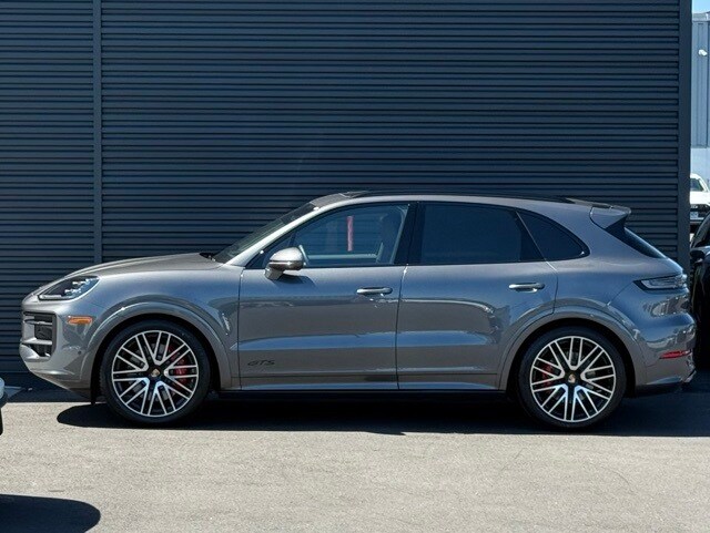 2025 Porsche Cayenne GTS photo 2