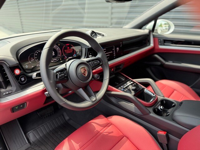 2025 Porsche Cayenne Coupe photo 4
