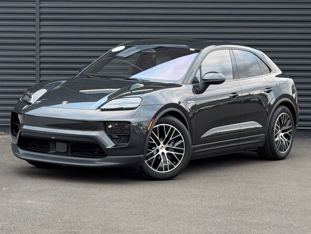 2025 Porsche Macan Base