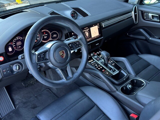 2023 Porsche Cayenne Platinum Edition photo 4