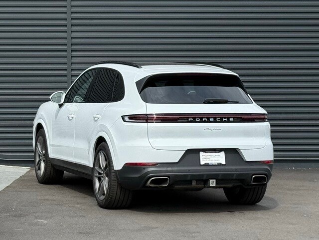 2024 Porsche Cayenne photo 3