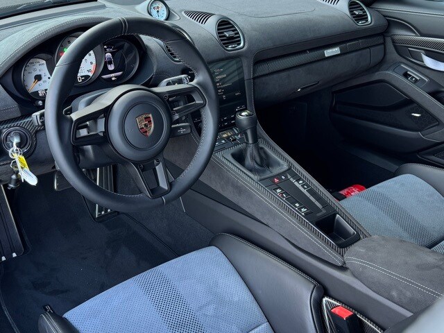 2024 Porsche Boxster Spyder photo 4