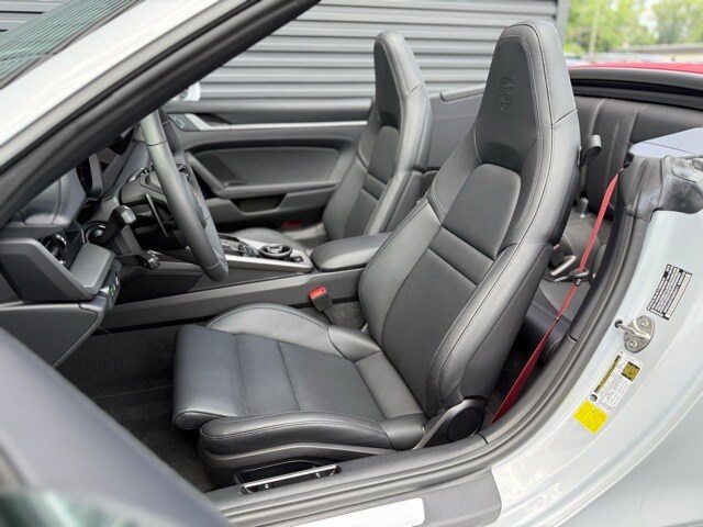 2025 Porsche 911 photo 4