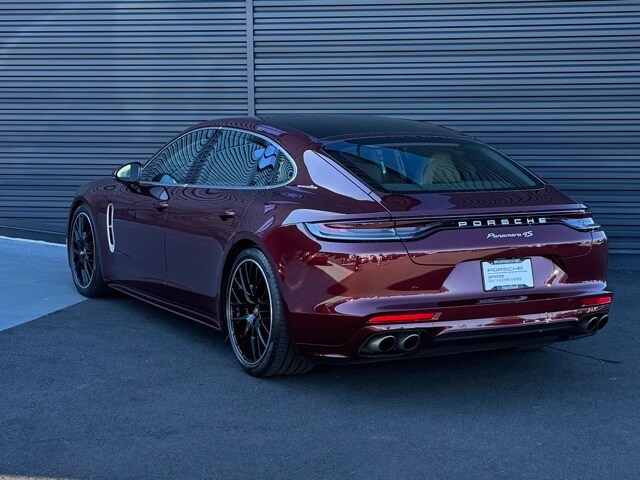 2023 Porsche Panamera 4S Executive photo 3