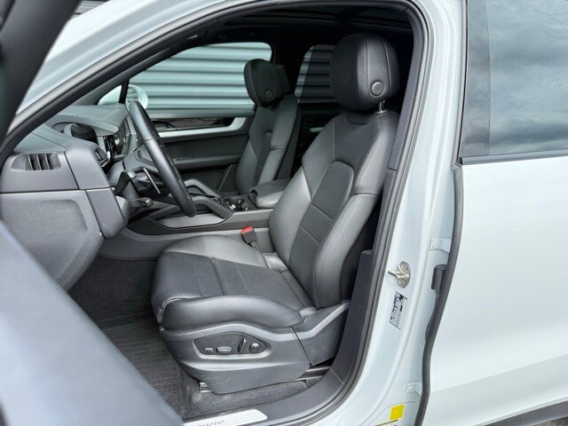 2024 Porsche Cayenne photo 4