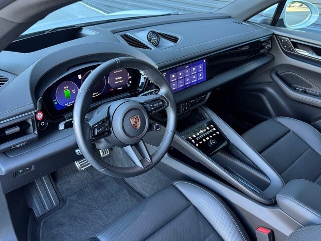 2025 Porsche Macan Electric photo 4