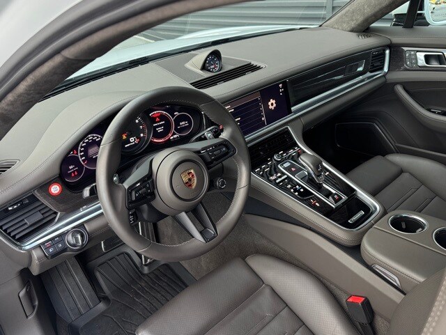 2023 Porsche Panamera GTS photo 4