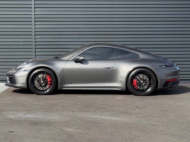 2024 Porsche 911 4 GTS photo 2