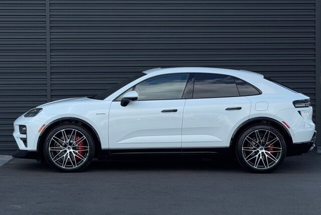 2025 Porsche Macan Electric Turbo photo 2