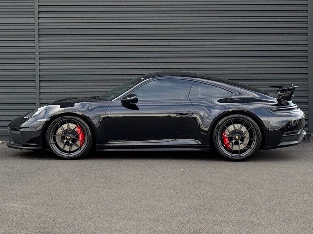 2026 Porsche 911 GTS photo 2