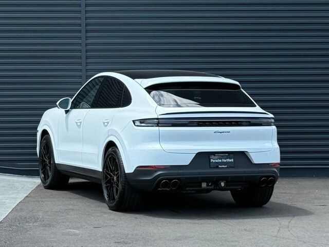 2025 Porsche Cayenne Coupe photo 3