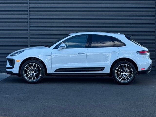 2026 Porsche Macan T photo 2