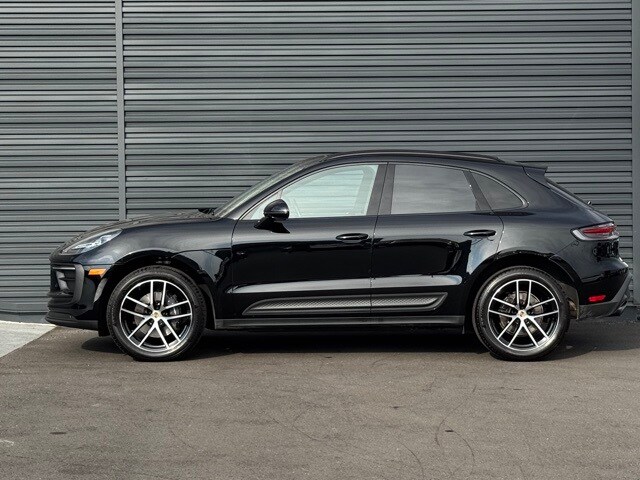 2025 Porsche Macan photo 2
