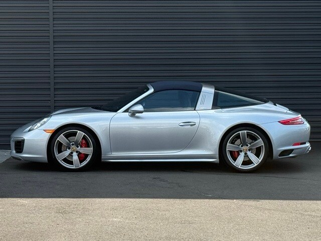 2018 Porsche 911 Targa 4S photo 2